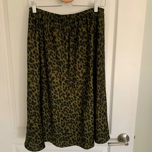 Banana Republic medium flowy midi skirt . Like new